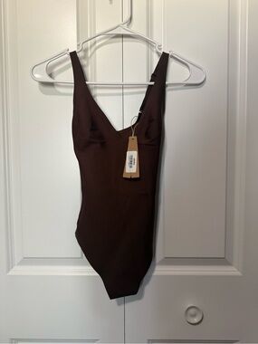 SKIMS Brown V-Neck One-Piece Bodysuit - XXS NWT